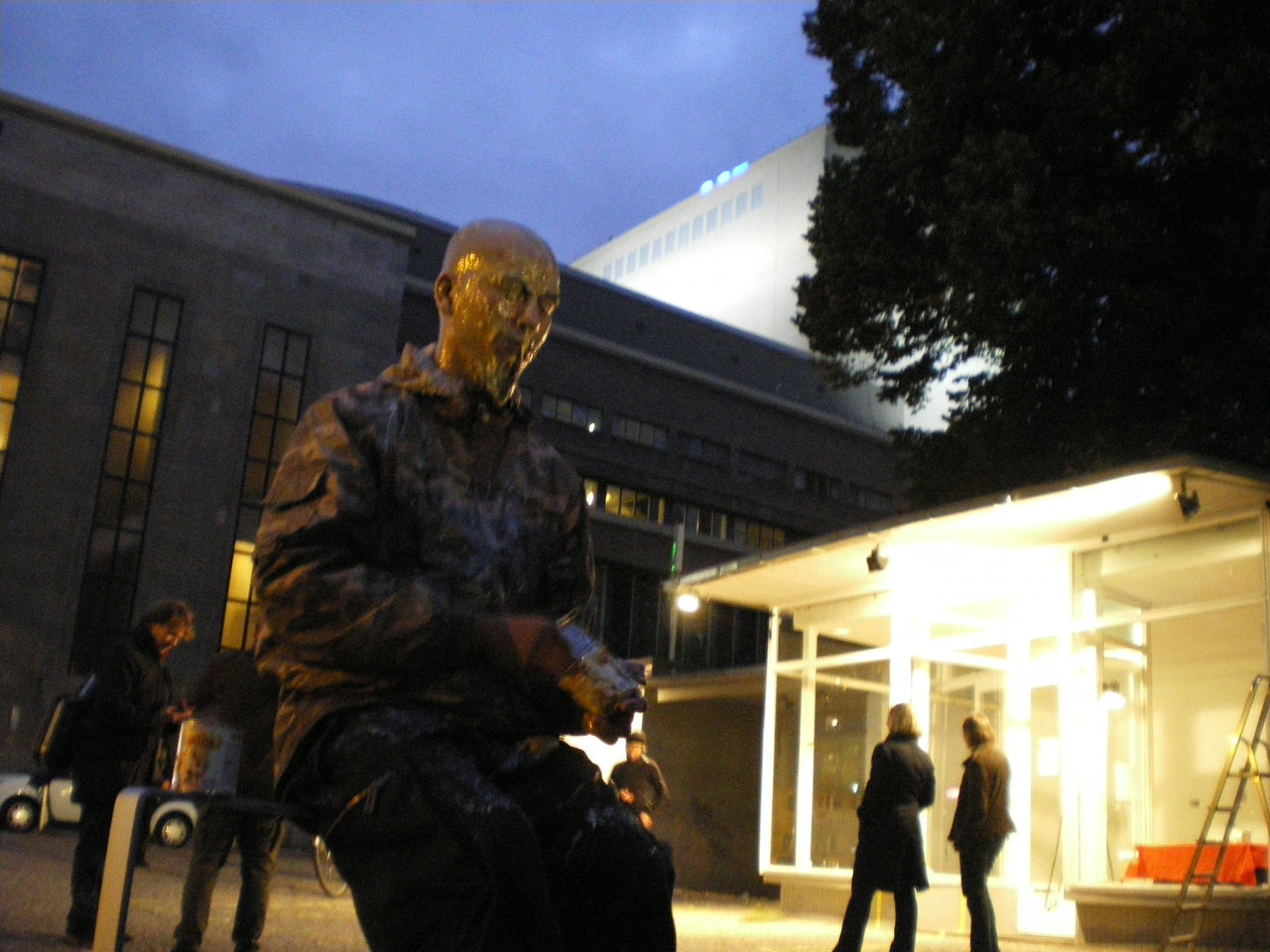Photographic documentation of RYLLEGA Berlin (Performance by Nguyen Anh Tuan, 21 September 2008)